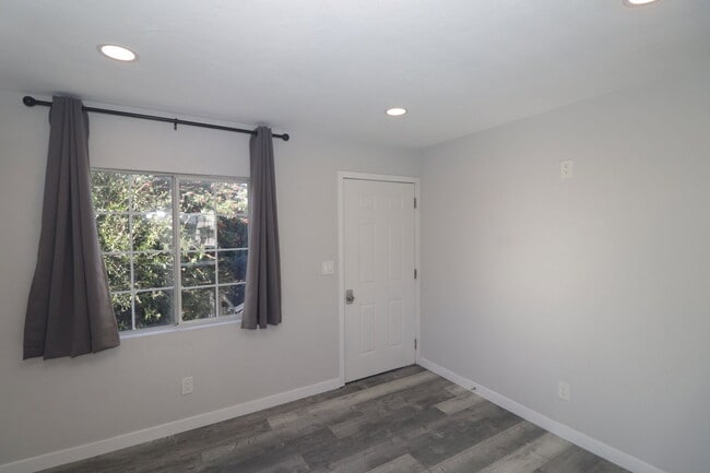 Photo - 4239 Swift Ave