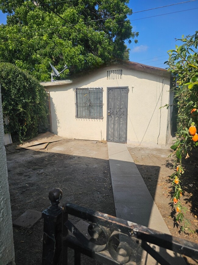 Building Photo - 9726 Zamora Ave