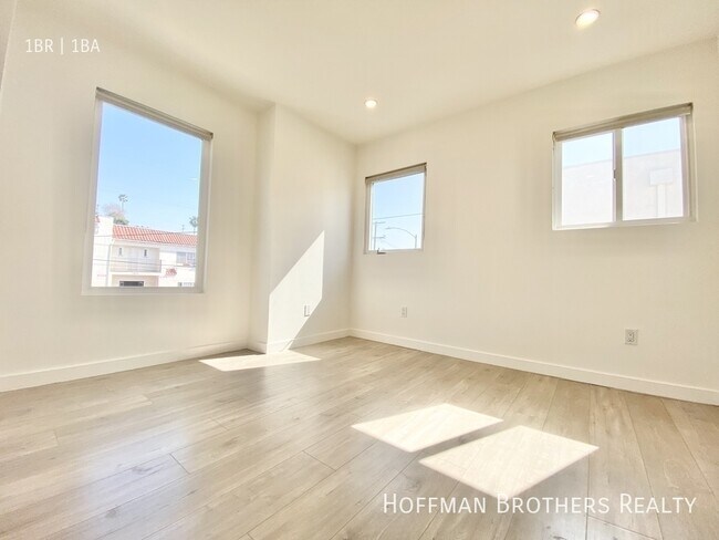 Photo - 421 1/2 N Coronado St