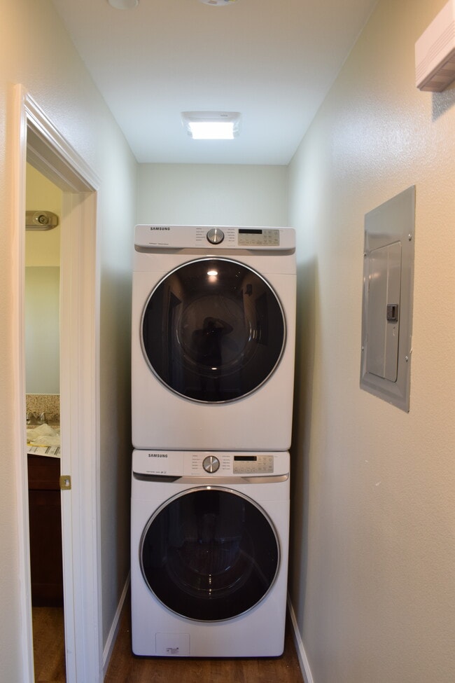 Photo - 924 Columbia St Unit 2