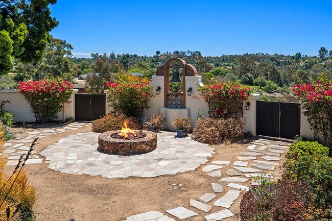 This Beautiful Hacienda Style Home combine... - This Beautiful Hacienda Style Home combine...