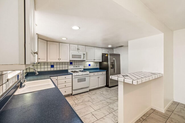 Photo - 415 E Avenida Granada