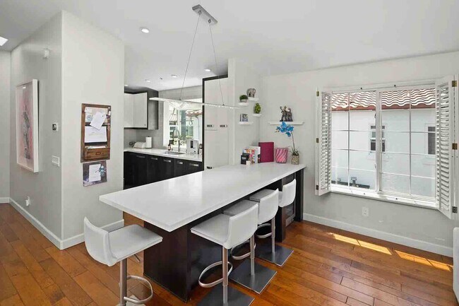 Photo - 569 E Ave