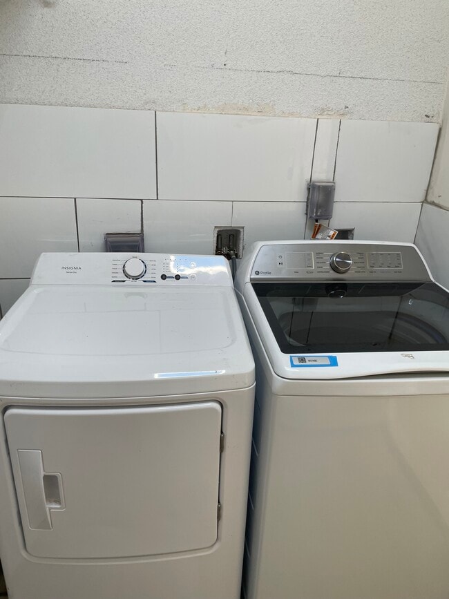 Laundry room - 18821 Erwin St Unit 3c