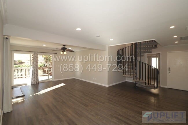 Building Photo - 3 Bedroom 2.5 Townhome A MUST SEE!!