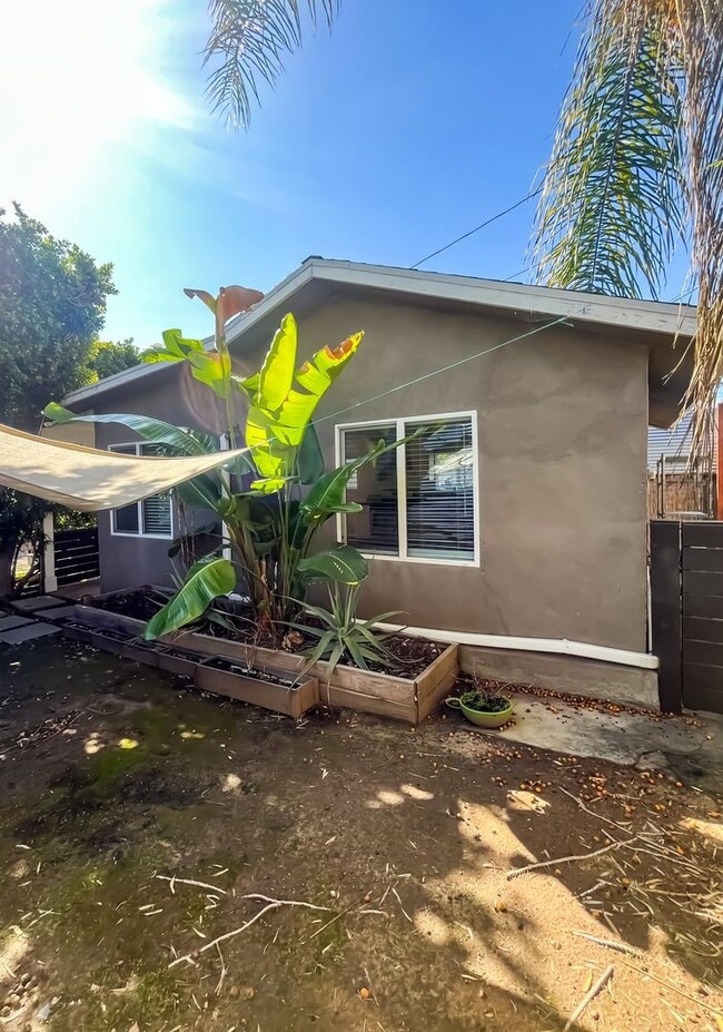 Building Photo - 3425 Alice St Unit 3427 Alice St