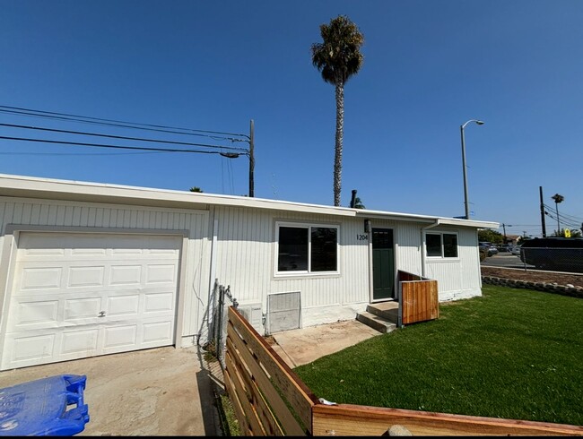 Photo - 2 bed 1 bath Duplex for Rent in Imperial Beach