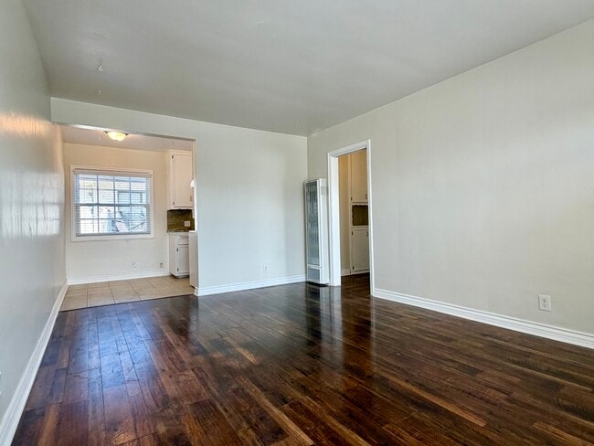 Photo - 982 W Hamilton Ave