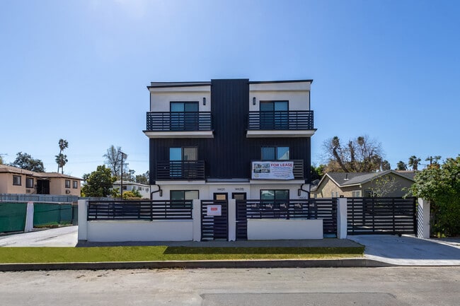 Photo - 14420 Tiara St Unit 14420 1/2