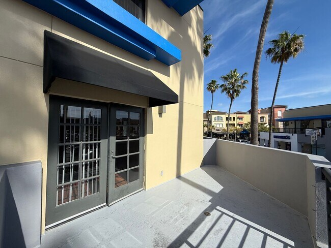 Photo - 1090 University Ave Unit 207G