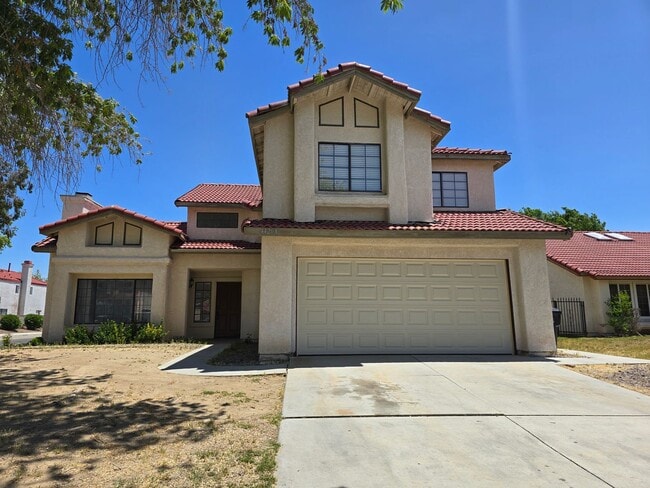 Spacious 4-Bedroom House for RENT/ Corner... - Spacious 4-Bedroom House for RENT/ Corner...