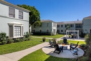 Fire Pit - 1828-1850 N Edgemont Street Los Angeles, C... Apartments