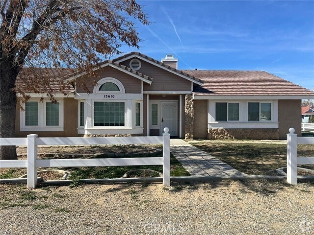 Building Photo - 13610 Cuyamaca Rd Rental