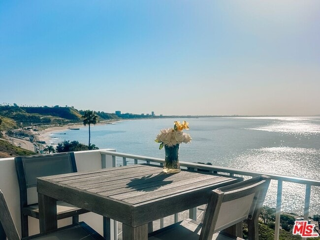 Building Photo - 17350 Sunset Blvd Unit 605