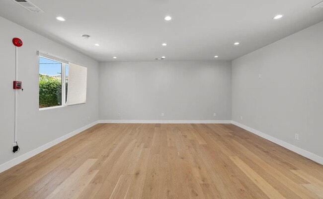 Photo - 1525 N Screenland Dr
