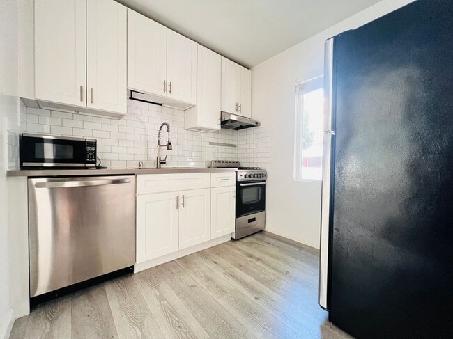 Building Photo - 5525 Harold Way