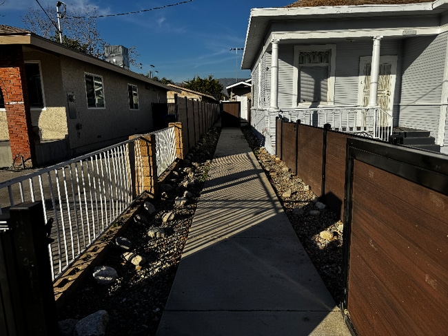 Photo - 1486 W 7th St