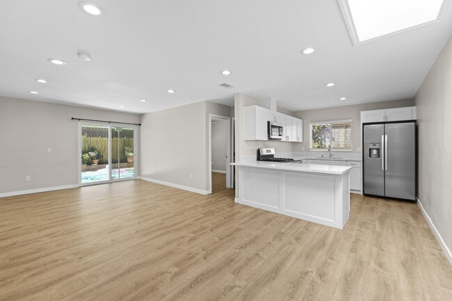 Photo - 5014 54th St