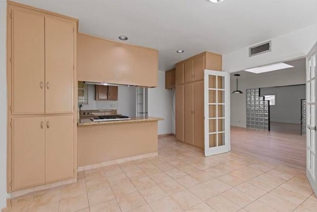 Photo - 9541 Debra Ave