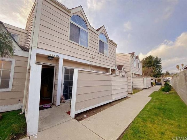 Photo - 1362 W Orange Grove Ave