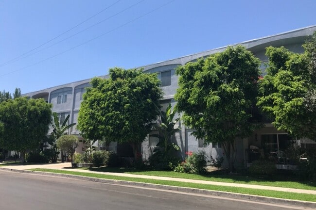 Building Photo - 4605 Sylmar Ave