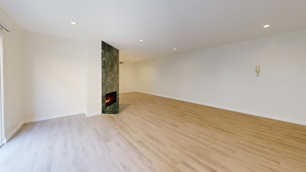 3D Tour - Large Remodeled 2x2 Unit with Huge Patio