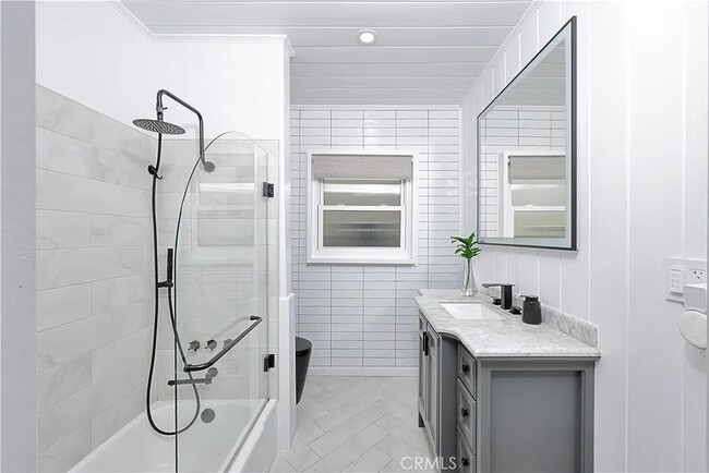 Photo - 930 Peach Ave