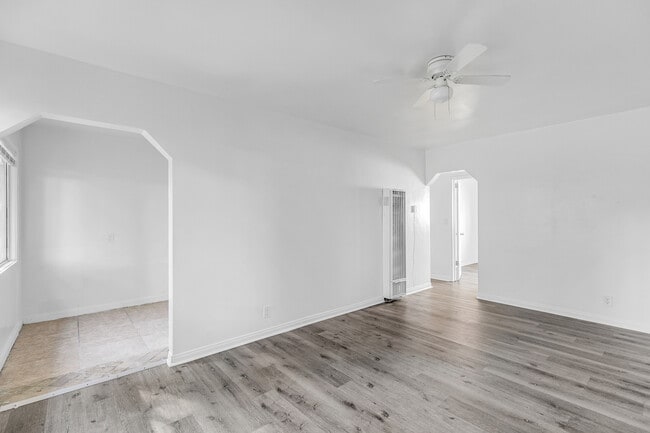 Building Photo - 13410 S Vermont Ave Unit 13410