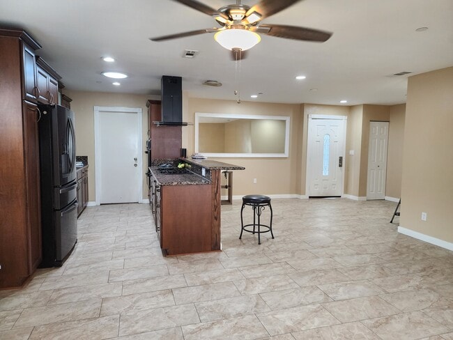 Photo - 504 Carlsbad St