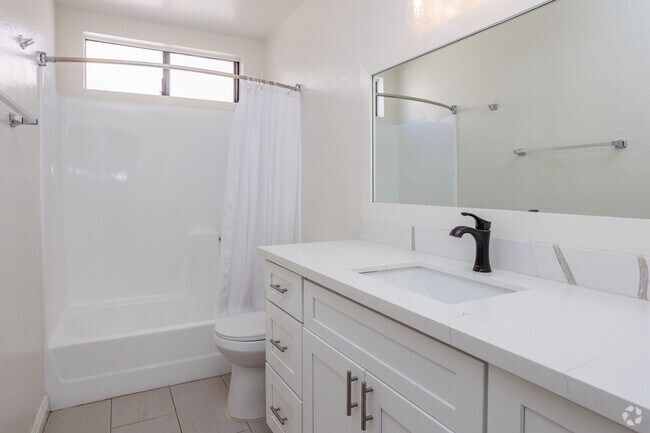 3BR, 2.5BA - 950SF - 450-456 Coronado Ave