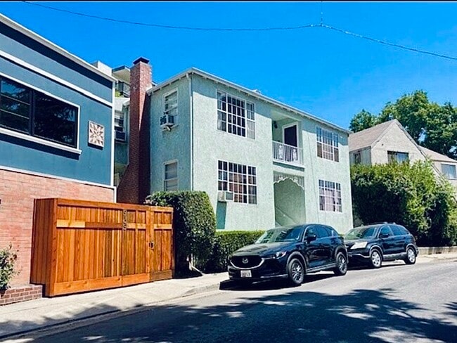 Photo - 941 Robinson St Unit 941 half