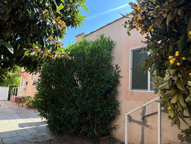 Photo - 5223 De Longpre Ave Unit 5223
