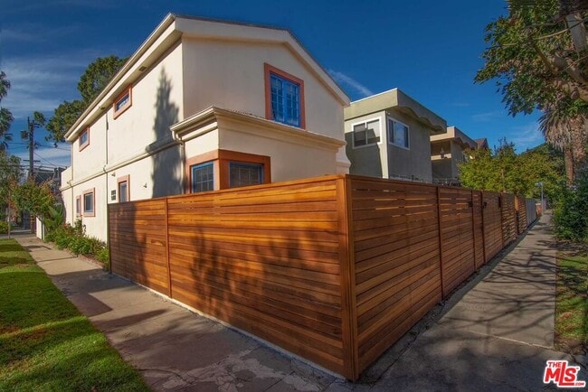 Building Photo - 2515 Ocean Ave