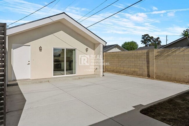 Photo - 996 S Siet Pl