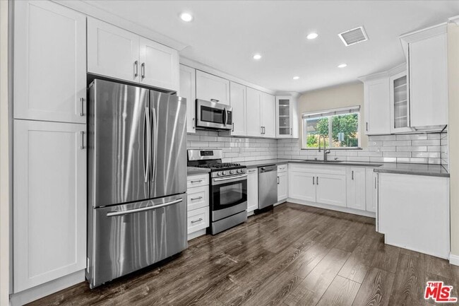Photo - 18725 Martha St