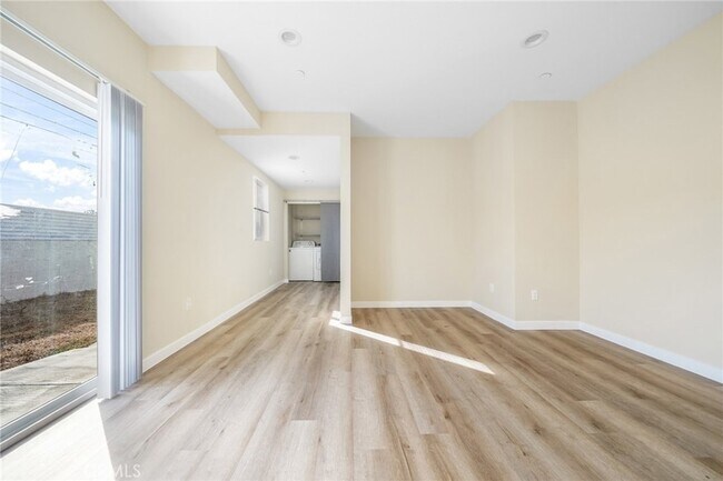 Photo - 1002 E 33rd St