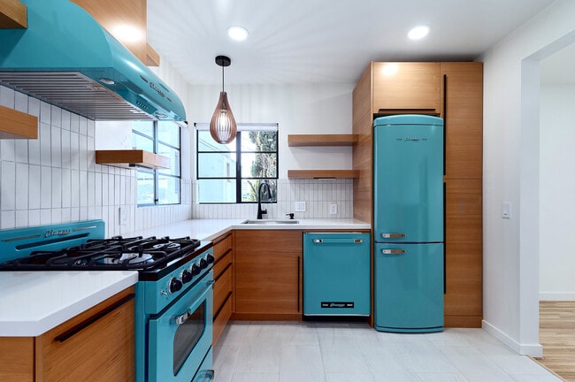 Building Photo - 1940 Clinton St