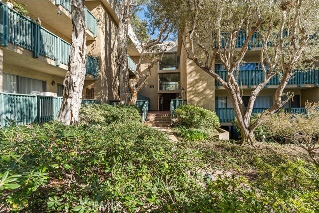 Building Photo - 576 N Bellflower Blvd