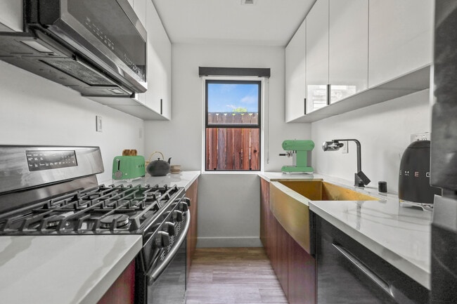 Photo - 2814 Sichel St.