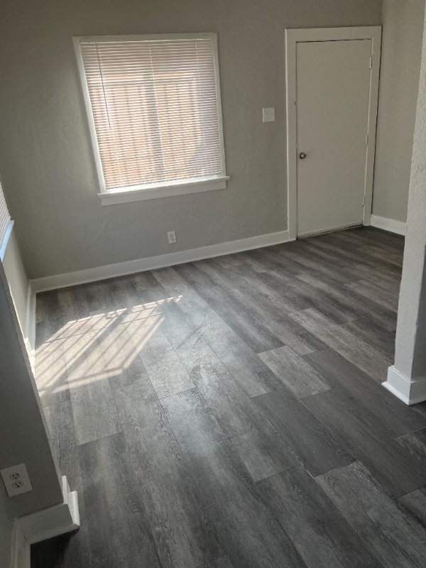 Photo - 1743 Sichel St