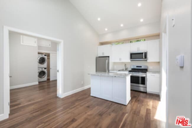 Photo - 7851 Airlane Ave