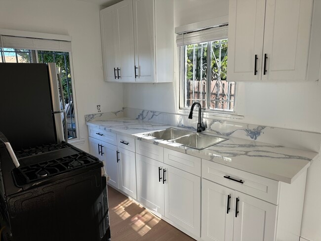Photo - 2651 S Cloverdale Ave Unit 2651