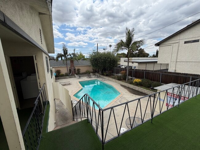 Photo - 940 W Duarte Rd
