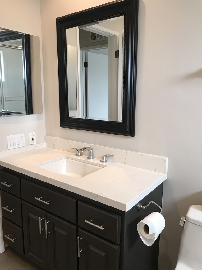 Photo - 1033 Euclid St Unit 7