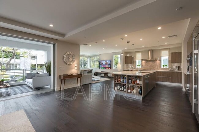 Photo - 450 N Palm Dr