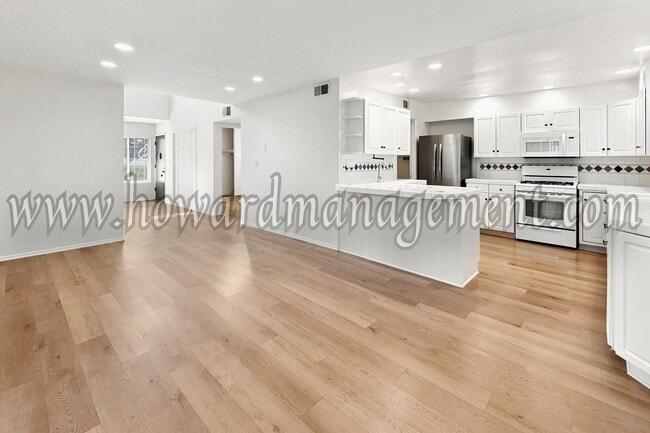 Photo - LAKE VIEW in LA! Majestic townhouse with high ceilings, three patios and lake view!