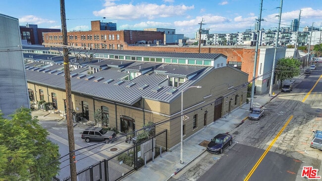 Photo - 940 E 2nd St Unit 29