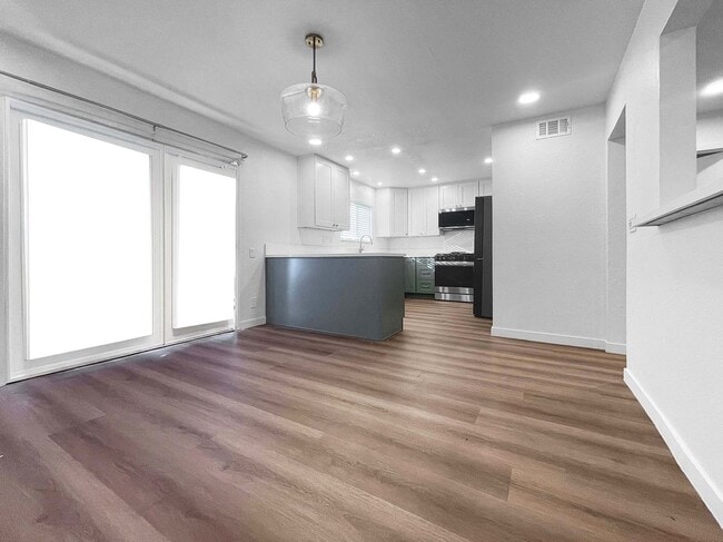 Photo - 1335 W 139th, 101