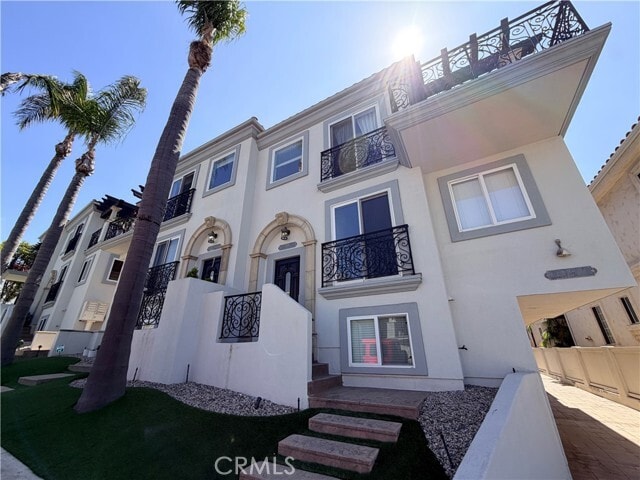 Building Photo - 710 1st Pl
