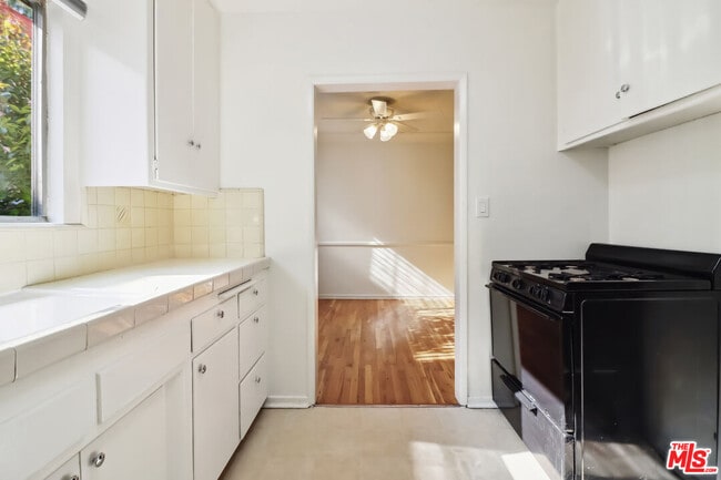 Photo - 1411 N Fairfax Ave Unit 22